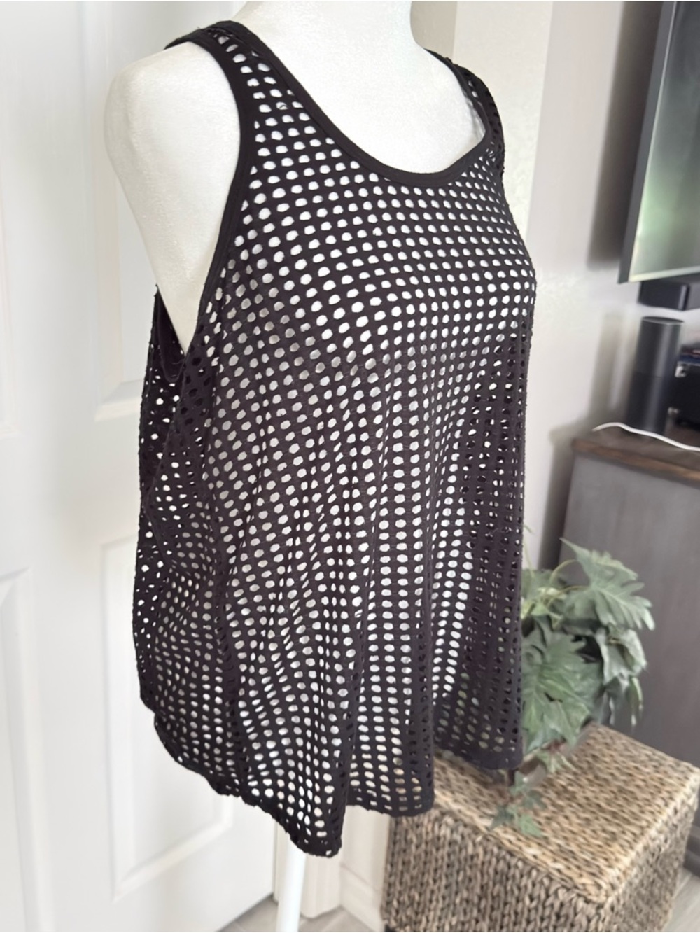 Black Open Knit Tank Top Sheer Lightweight Sleeveless Size L